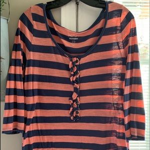 Old Navy 3/4 sleeve top. Ruffle front.